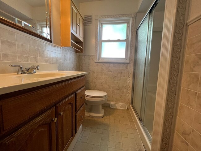 Building Photo - 26202 Lakeshore Blvd