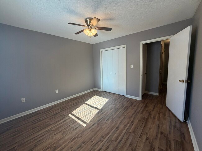 Building Photo - 11 Coulter Dr