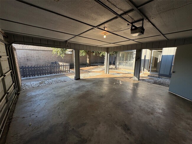 Building Photo - 10607 Staghill Dr