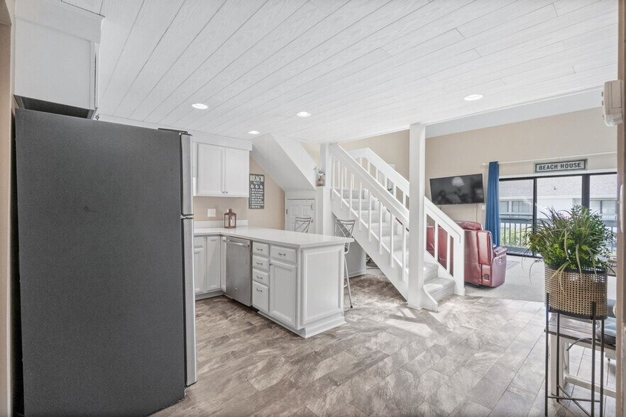 Building Photo - 27-E Colony Dr