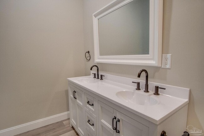 Building Photo - 203 S L St