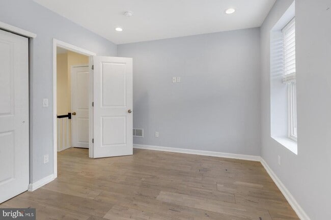 Building Photo - 2124 Sigel St