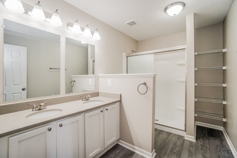 Building Photo - 985 Preble Dr
