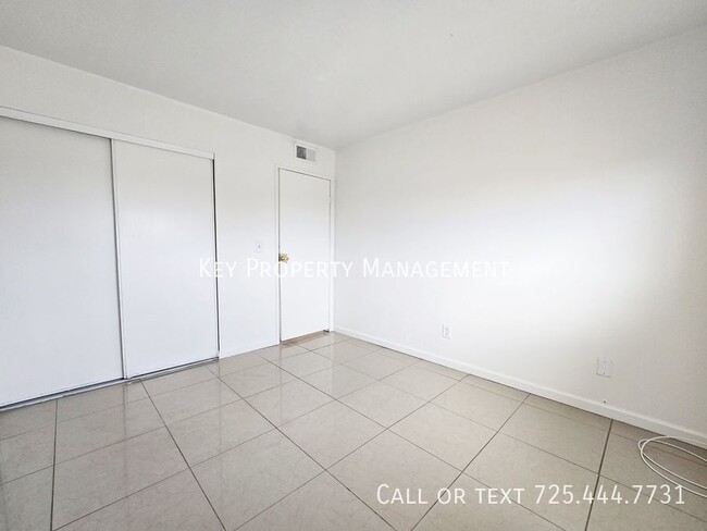 Building Photo - REMODELED UPSTAIRS 2 BED, 1 BATH UNIT * OP...