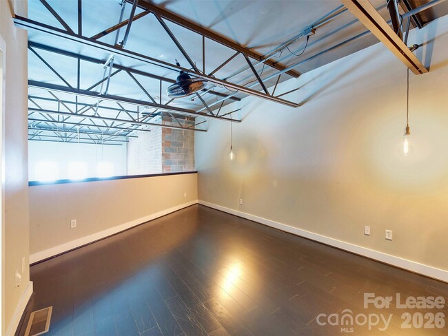 Building Photo - 927 Westmere Ave