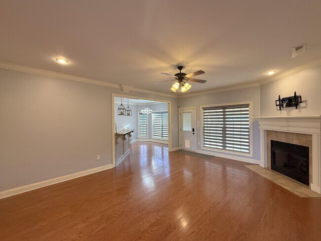 Building Photo - 118 Crystal Lake Dr