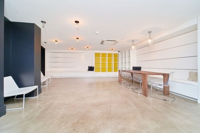 Building Photo - Luxury One Bedroom in Bushwick
