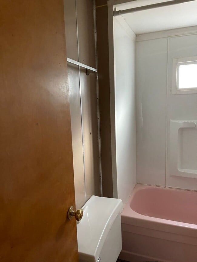 Building Photo - 1 Bedroom