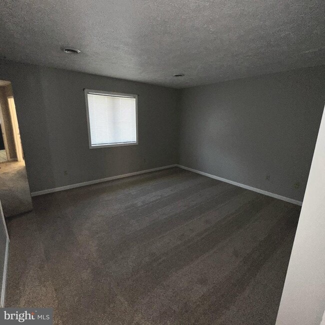 Building Photo - 323 Stonegate Ct