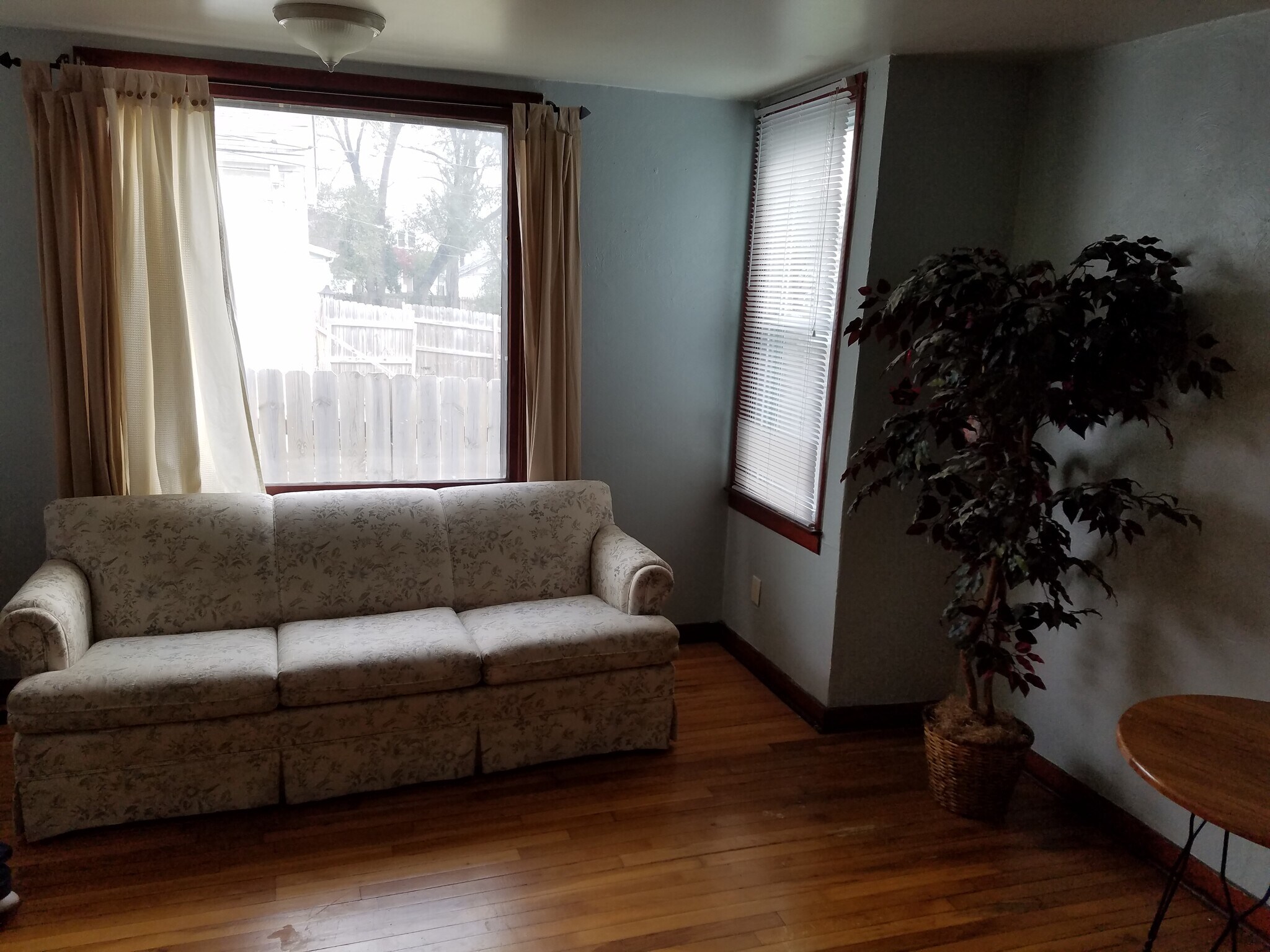 Living room - 211 W Eureka St
