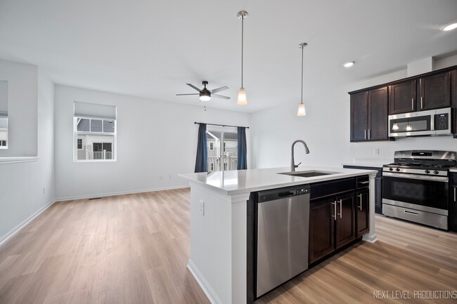 Building Photo - 227 Kingsport Dr