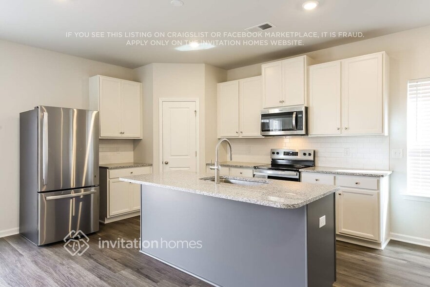 Building Photo - 211 White Flds Ave