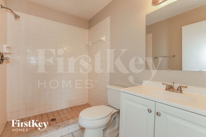 Building Photo - 924 Axlewood Cir