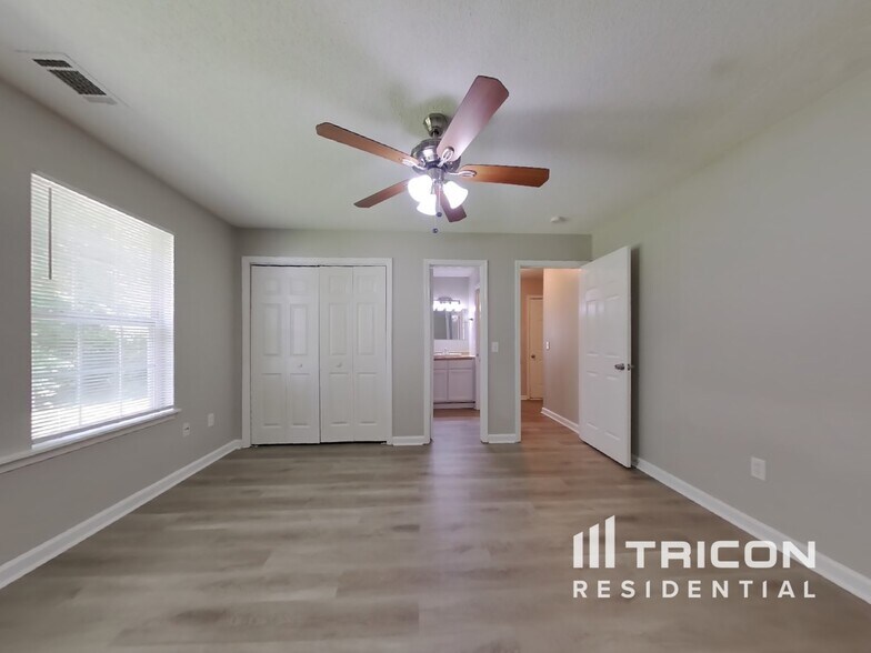 Building Photo - 7594 Stonebush Way