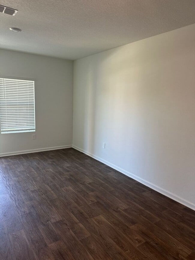 Building Photo - Beautiful Open Concept townhome in growing Middleburg!!!