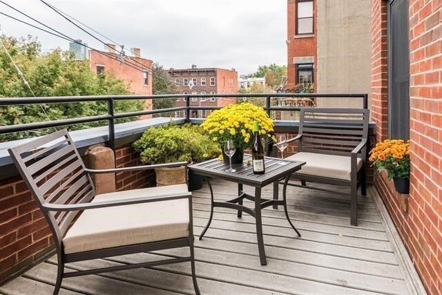 Building Photo - 357 Varick St