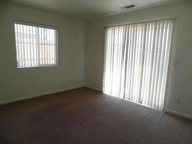 Building Photo - Great 2 Bedroom home on Corner Lot!