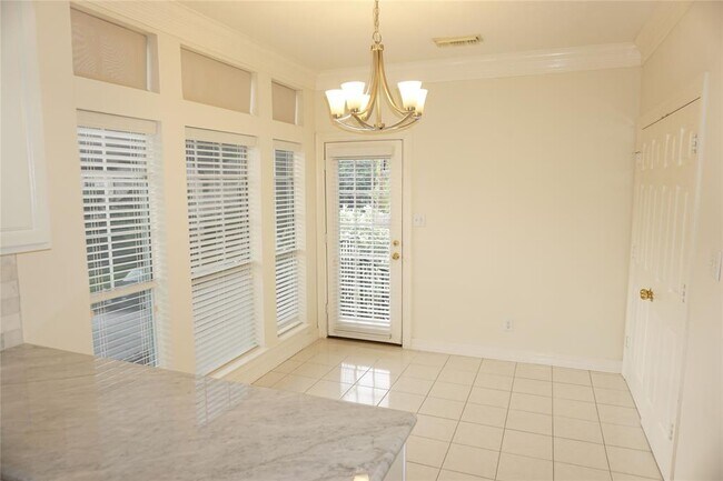 Building Photo - 1942 Fairview St