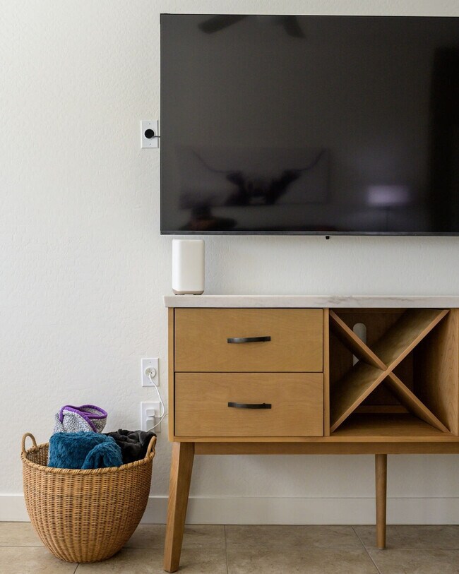 Building Photo - 5450 E Deer Valley Dr