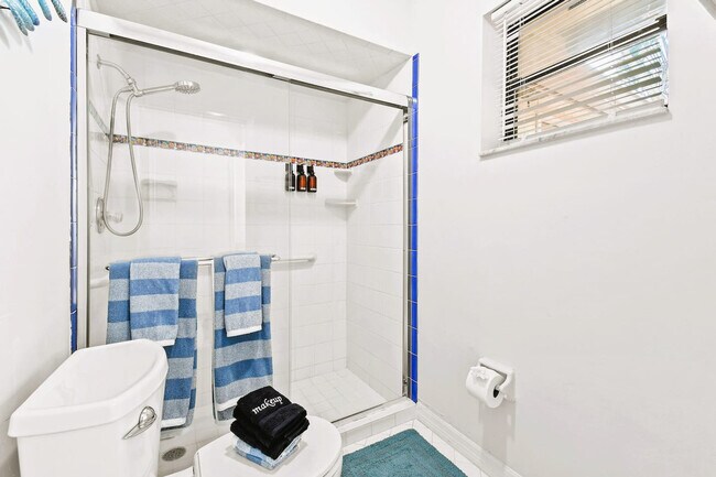 Building Photo - 9126 E Highland Pines Blvd