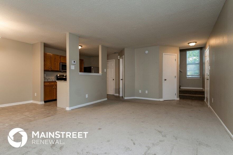 Building Photo - 4549 Connaught Dr E