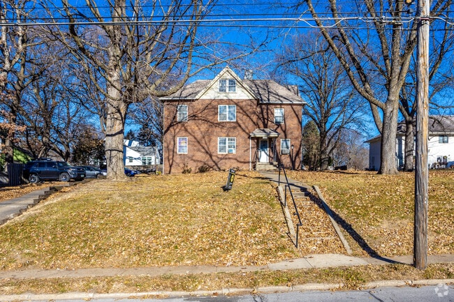 Building Photo - Waveland Place