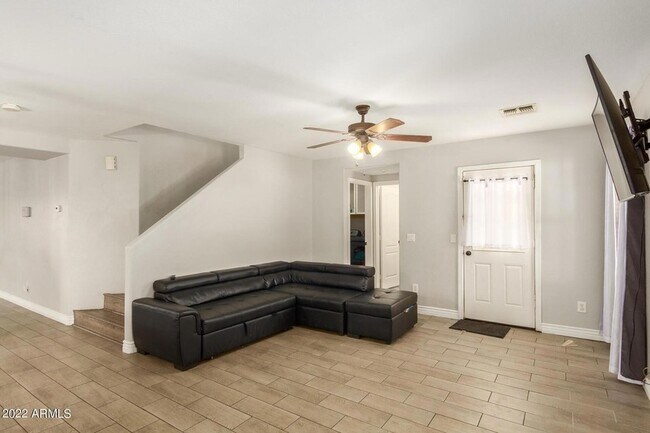 Building Photo - 9124 W Elm St