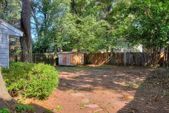 Building Photo - 2453 Riverlook Dr