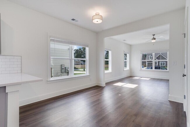 Building Photo - Primary bedroom on main level with bonus l...