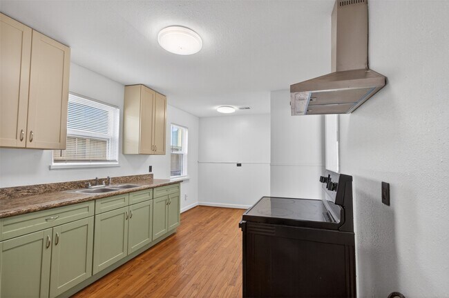 Building Photo - 3444 Blodgett St