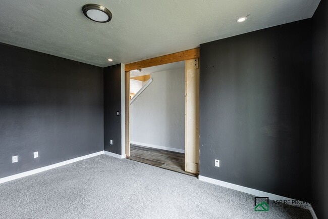 Building Photo - Upgraded 4 bed 3 bath home