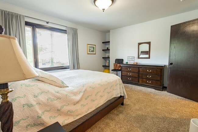 Building Photo - 3191 Sycamore Dr