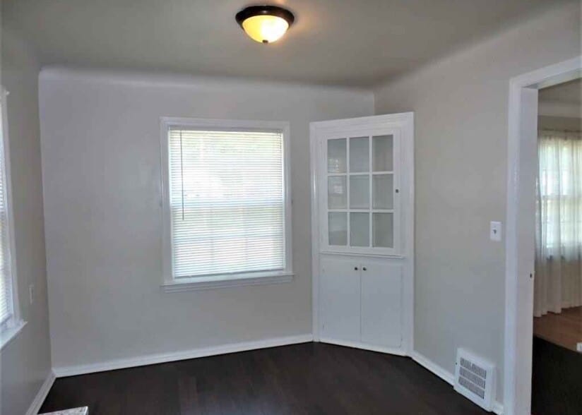 Building Photo - 19104 Kenosha St