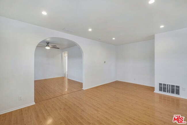 Building Photo - 11882 Ramona Ave