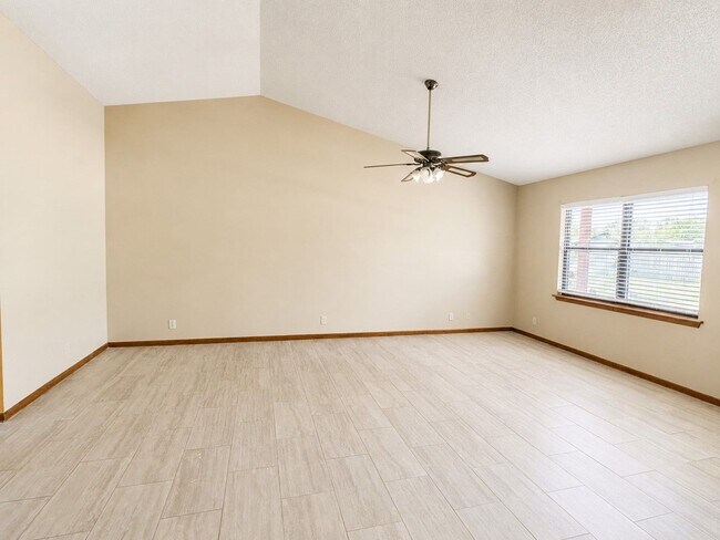 Building Photo - 603 Plantation Village Dr