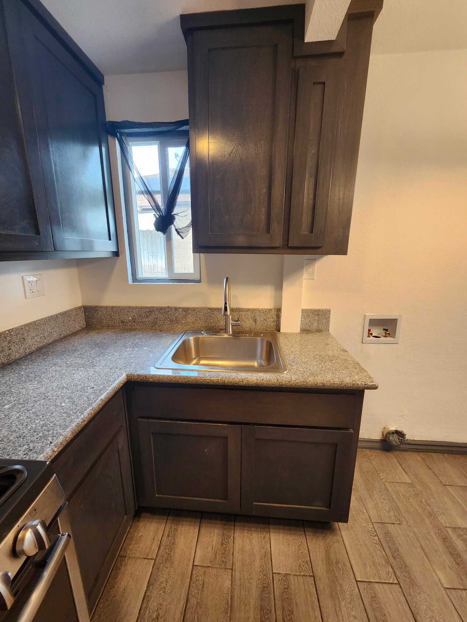 Washer & Dryer Hook Ups - 920 E 91st St
