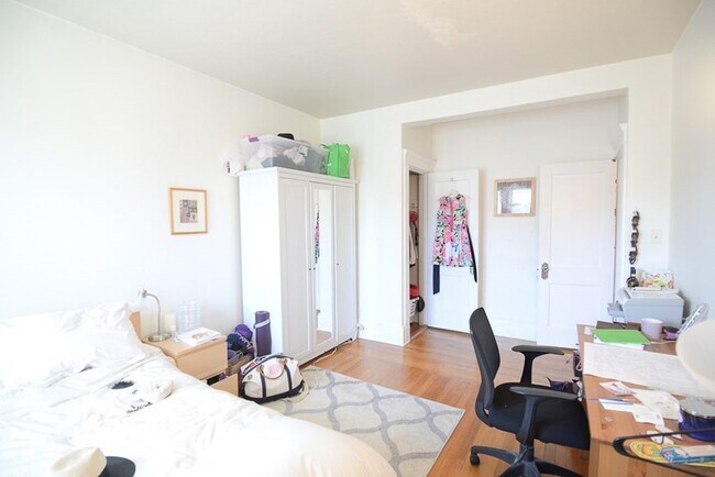 Building Photo - 15 Parkman St