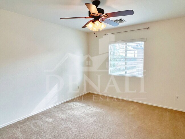 Building Photo - 113 E Palomino Dr