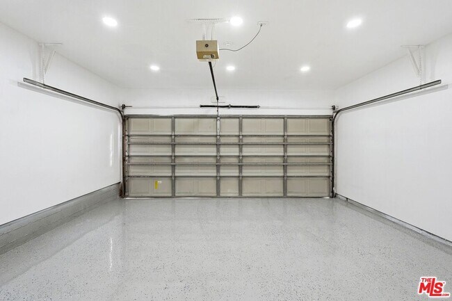 Building Photo - 2406 Aviation Blvd