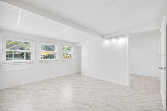 Building Photo - 1572 77th Ave N