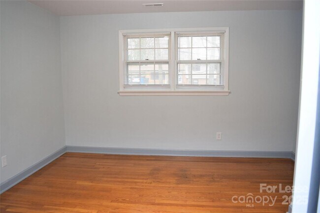 Building Photo - Available July 1st! $1950.00/month