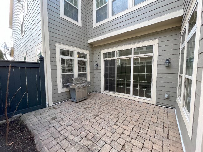 Building Photo - 4184 Hobbs Landing Dr W