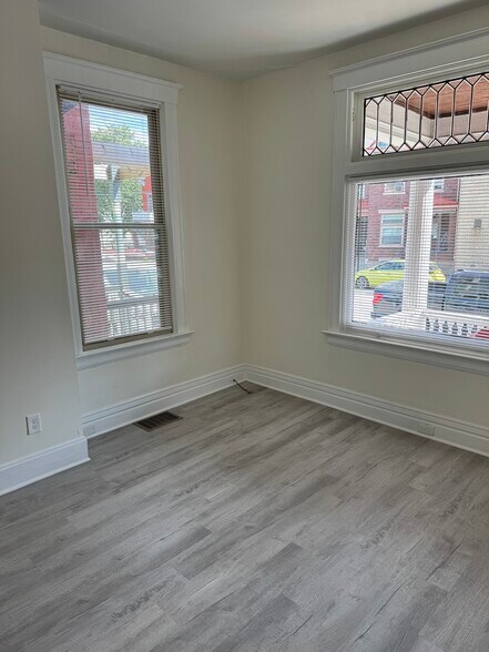 Building Photo - 1564 Chase Ave