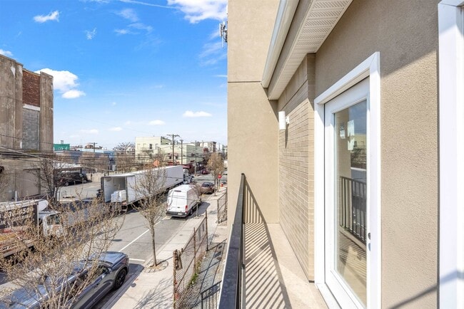 Building Photo - 411 11th St