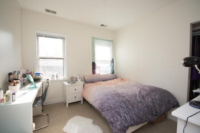 Building Photo - 3 bedroom in Chicago IL 60614