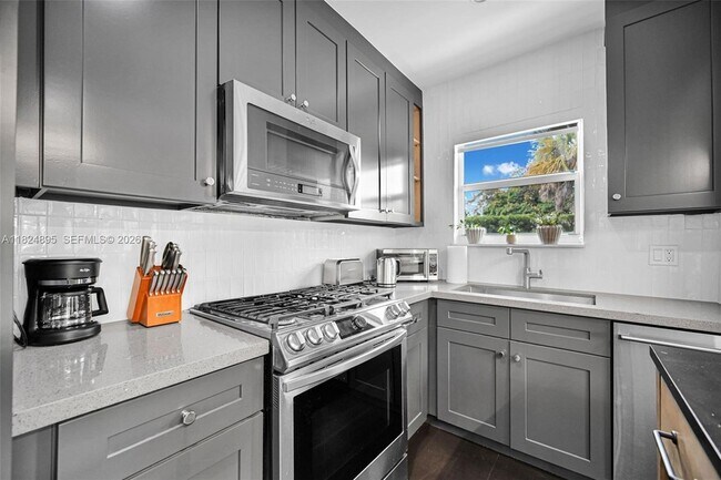 Building Photo - 150 NE 50th St