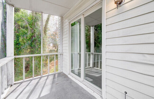 Building Photo - 1104 N Main St