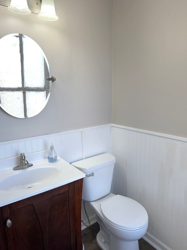 Building Photo - 3 Bedroom Home in Downtown Hamilton
