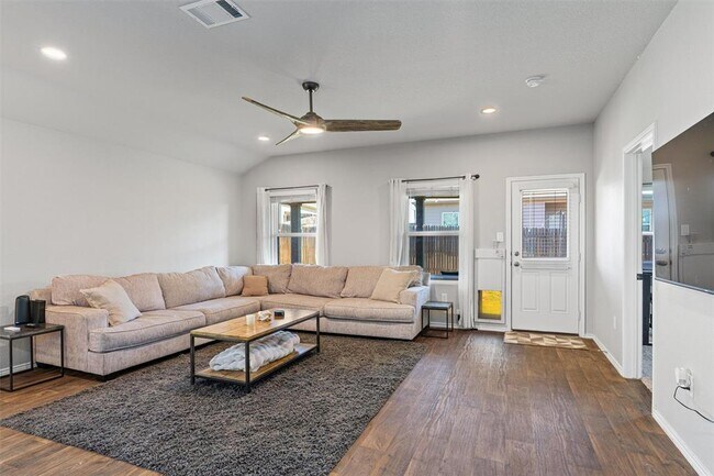 Building Photo - 6021 Roderick Dr