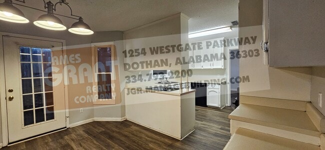 Building Photo - 211 Plantation Rd